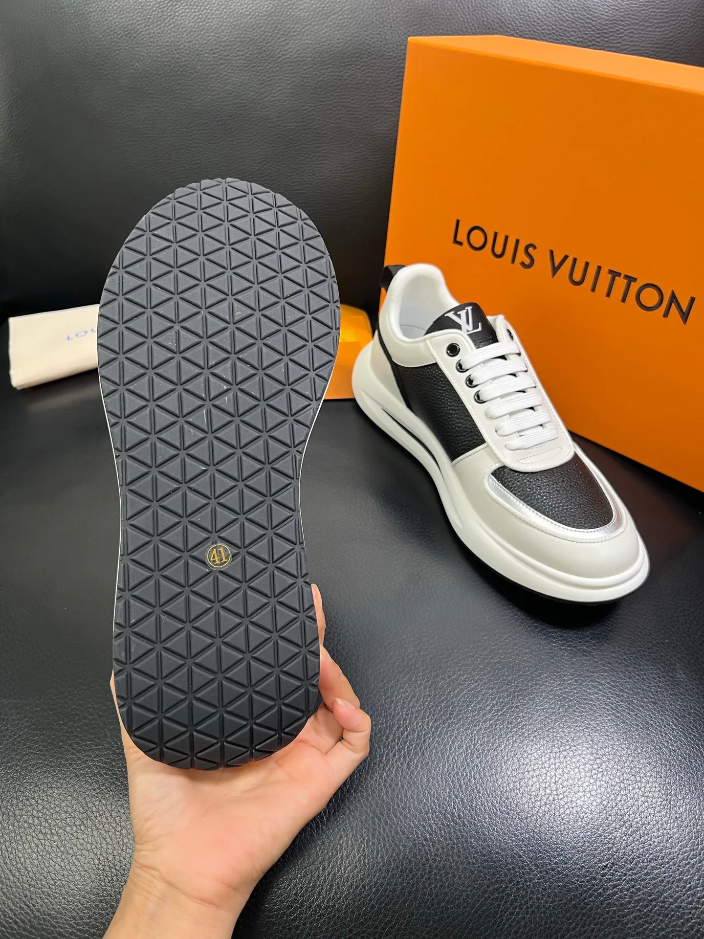 Men's shoes💰800 Lv 🔍Top purchasing agent🇮🇹 Louis Vuitton, the sports sneaker counter is synchronized, the uppers are imported from Italy, high-quality splicing colorful and complex crafts, the imported mesh padding is soft and comfortable, soles: original soles specially provided by the original factory, T men's men's shoes 💰U exclusive movable molded soles are super comfortable, original factory and single goods, 🔍🔍high quality, you can enter and exit the counter at will, welcome to compare, code number 38-44 (customized 45) 85871